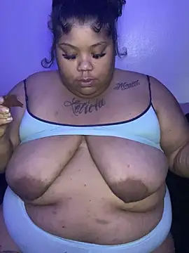 Snapshot of BlaxicanaMami chatting on 10.12.25 BlaxicanaMami online show from 10.12.25