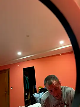 Snapshot of ruberofre chatting on 09.24.25 ruberofre online show from 09.24.25