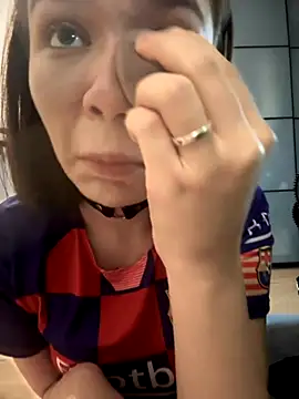 Snapshot of milkiiis chatting on 10.15.25 milkiiis online show from 10.15.25