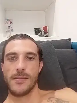 Snapshot of BogossFrench chatting on 09.09.25 BogossFrench online show from 09.09.25