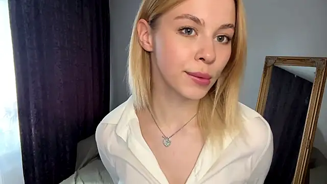 Snapshot of Lil_Elisa chatting on 09.12.25 Lil Elisa online show from 09.12.25