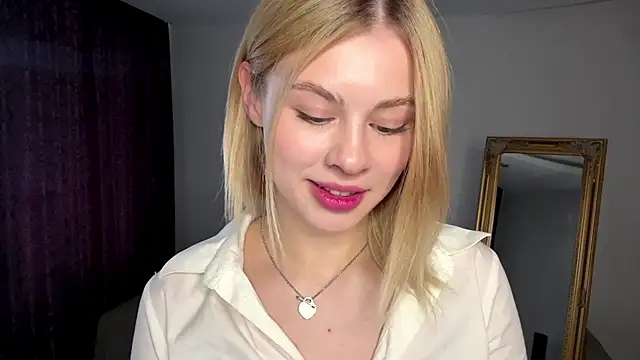 Snapshot of Lil_Elisa chatting on 09.17.25 Lil Elisa online show from 09.17.25