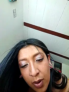 Snapshot of Coralaine_96 chatting on 09.20.25 Coralaine 96 online show from 09.20.25