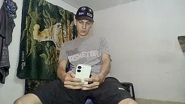Snapshot of sam_hottt chatting on 09.24.25 sam hottt online show from 09.24.25