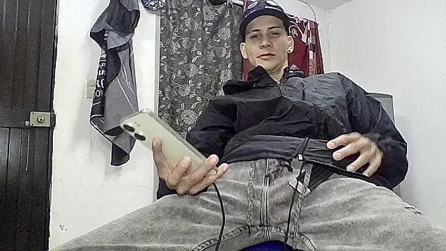 Snapshot of sam_hottt chatting on 09.27.25 sam hottt online show from 09.27.25