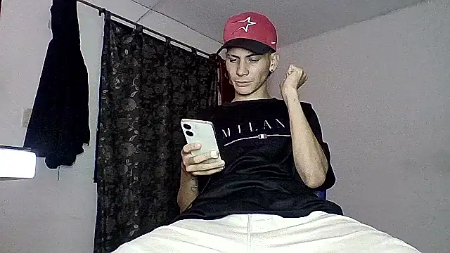 Snapshot of sam_hottt chatting on 10.01.25 sam hottt online show from 10.01.25