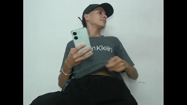Snapshot of sam_hottt chatting on 10.18.25 sam hottt online show from 10.18.25