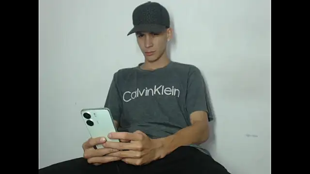 Snapshot of sam_hottt chatting on 10.18.25 sam hottt online show from 10.18.25