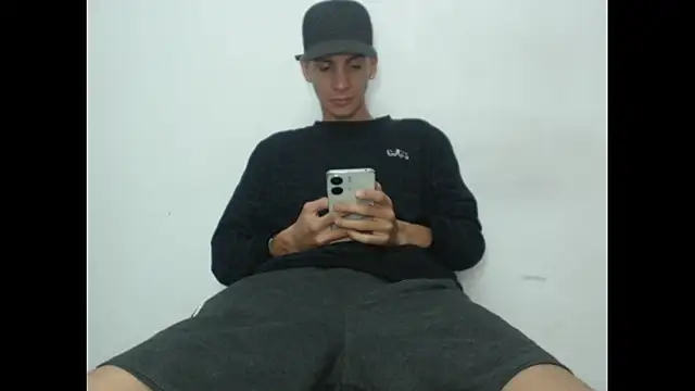 Snapshot of sam_hottt chatting on 10.20.25 sam hottt online show from 10.20.25