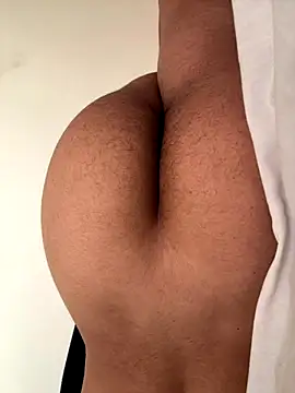 Snapshot of Hisnudesforu chatting on 10.24.25 Hisnudesforu online show from 10.24.25