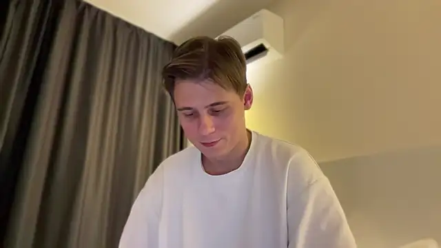 Snapshot of Tyler_Garner chatting on 10.25.25 Tyler Garner online show from 10.25.25