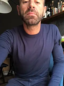 Snapshot of MatteoDom85 chatting on 09.30.25 MatteoDom85 online show from 09.30.25