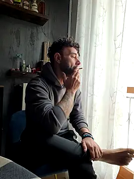 Snapshot of MatteoDom85 chatting on 10.26.25 MatteoDom85 online show from 10.26.25