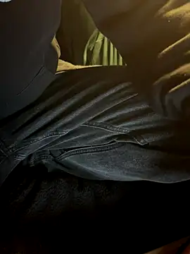 Snapshot of Digitalmodels chatting on 10.24.25 Digitalmodels online show from 10.24.25