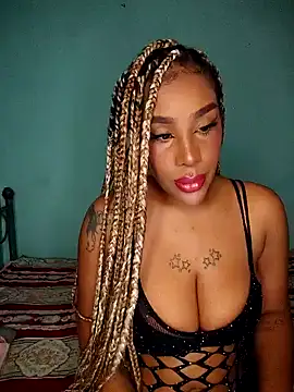 Snapshot of Queen_Amara chatting on 10.14.25 Queen Amara online show from 10.14.25