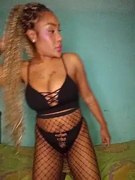 Snapshot of Queen_Amara chatting on 10.18.25 Queen Amara online show from 10.18.25