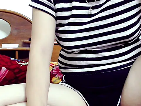 Snapshot of Ami_8x chatting on 10.09.25 Ami 8x online show from 10.09.25