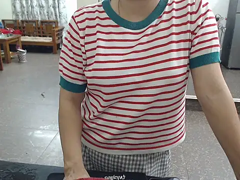 Snapshot of Ami_8x chatting on 11.08.25 Ami 8x online show from 11.08.25