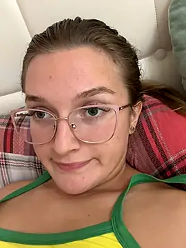 Snapshot of Bellatrisssaa chatting on 09.18.25 Bellatrisssaa online show from 09.18.25