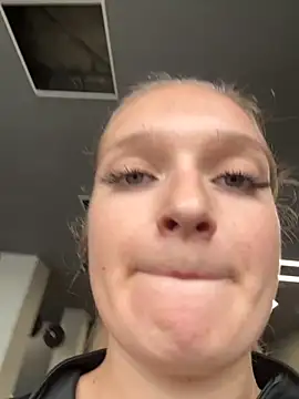 Snapshot of Bellatrisssaa chatting on 09.29.25 Bellatrisssaa online show from 09.29.25