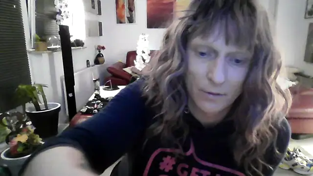 hellgirl1980 online show from 10.15.25