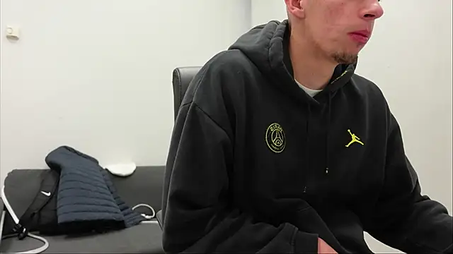 Snapshot of Ryan_Dozer chatting on 10.04.25 Ryan Dozer online show from 10.04.25