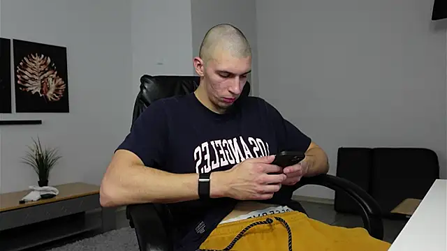 Snapshot of Ryan_Dozer chatting on 10.30.25 Ryan Dozer online show from 10.30.25