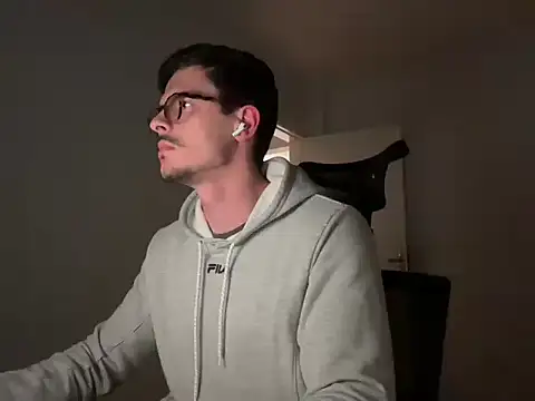 Snapshot of gabemodel chatting on 11.08.25 gabemodel online show from 11.08.25