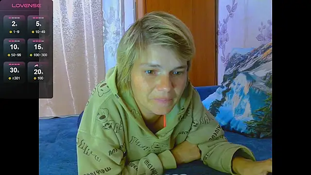 Snapshot of SaraSnow_ chatting on 09.11.25 SaraSnow online show from 09.11.25