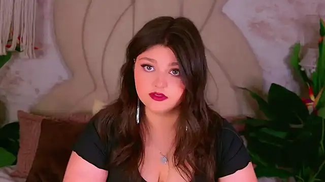 Snapshot of UR_BELLA chatting on 09.30.25 UR BELLA online show from 09.30.25