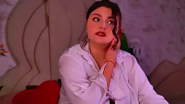 Snapshot of UR_BELLA chatting on 10.14.25 UR BELLA online show from 10.14.25