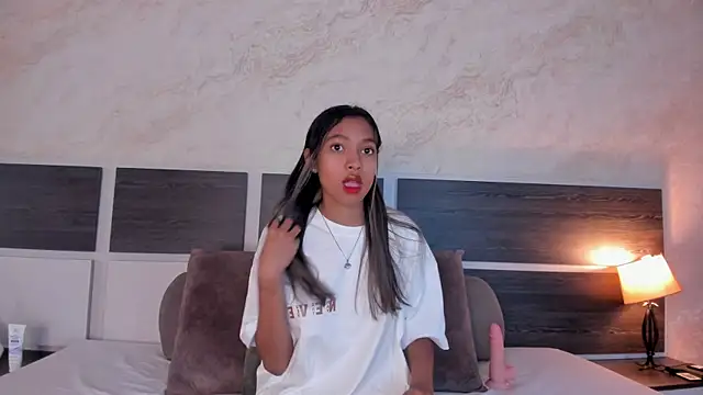 Snapshot of Susanna_Cute chatting on 10.07.25 Susanna Cute online show from 10.07.25