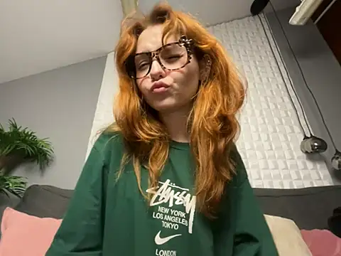 Snapshot of AlisHanson chatting on 09.26.25 AlisHanson online show from 09.26.25