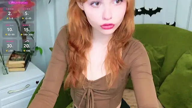 Snapshot of AlisHanson chatting on 10.24.25 AlisHanson online show from 10.24.25