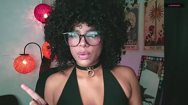 Snapshot of Raven_luv chatting on 09.14.25 Raven luv online show from 09.14.25