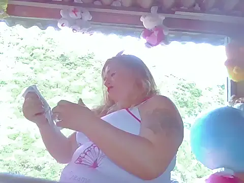 Snapshot of Effata30 chatting on 10.29.25 Effata30 online show from 10.29.25