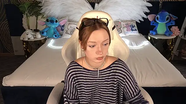 Snapshot of FoxyMayy chatting on 10.02.25 FoxyMayy online show from 10.02.25