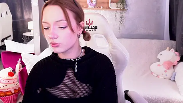 Snapshot of FoxyMayy chatting on 10.03.25 FoxyMayy online show from 10.03.25