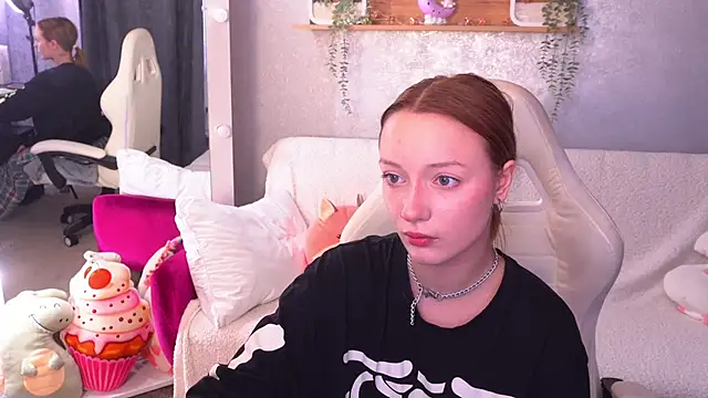 Snapshot of FoxyMayy chatting on 10.10.25 FoxyMayy online show from 10.10.25