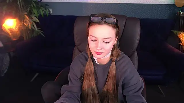 Snapshot of FoxyMayy chatting on 10.16.25 FoxyMayy online show from 10.16.25