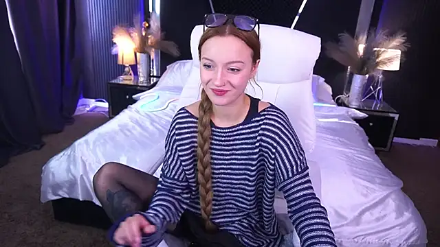 Snapshot of FoxyMayy chatting on 10.18.25 FoxyMayy online show from 10.18.25