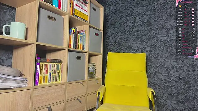 Snapshot of AzureEyes chatting on 10.12.25 AzureEyes online show from 10.12.25