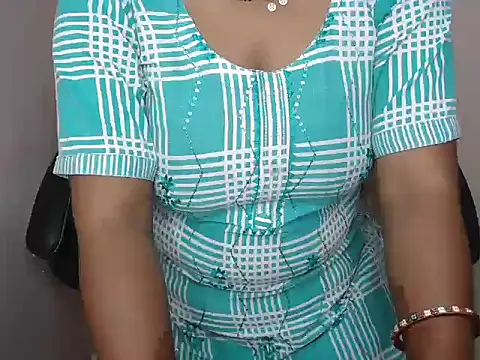 Snapshot of bold_naina chatting on 10.17.25 bold naina online show from 10.17.25