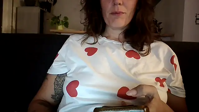 Snapshot of samantaatw chatting on 09.25.25 samantaatw online show from 09.25.25