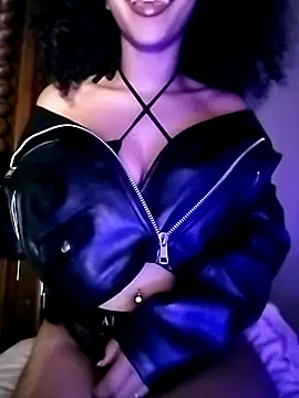 Snapshot of morena_925 chatting on 09.22.25 morena 925 online show from 09.22.25