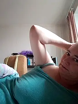 Snapshot of goodstyle chatting on 10.09.25 goodstyle online show from 10.09.25