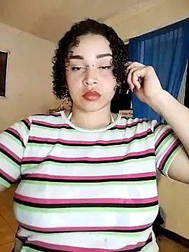 Snapshot of Julie_wallace chatting on 10.28.25 Julie wallace online show from 10.28.25