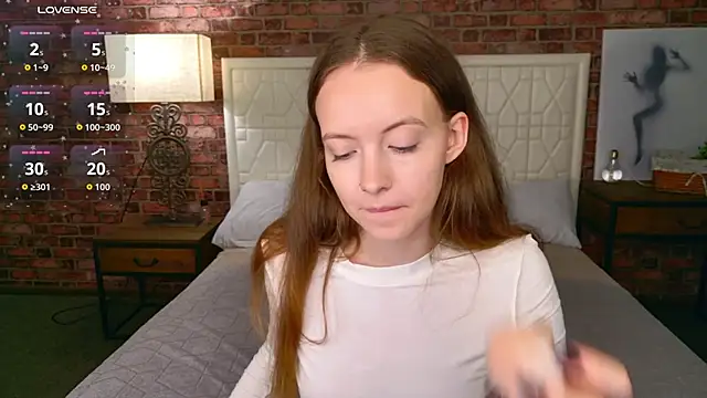 Snapshot of SallyPinkman chatting on 09.19.25 SallyPinkman online show from 09.19.25