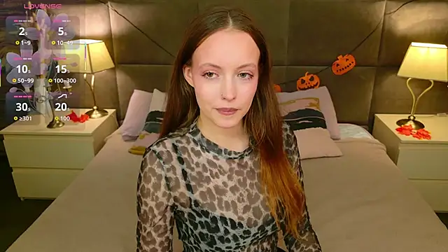 Snapshot of SallyPinkman chatting on 10.17.25 SallyPinkman online show from 10.17.25