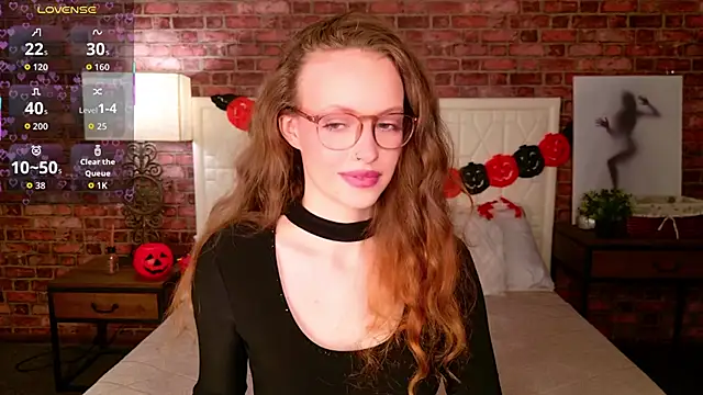 Snapshot of SallyPinkman chatting on 10.19.25 SallyPinkman online show from 10.19.25